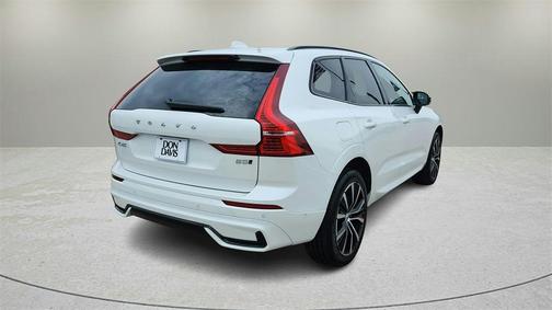 2024 Volvo XC60 B5 Plus Dark Theme