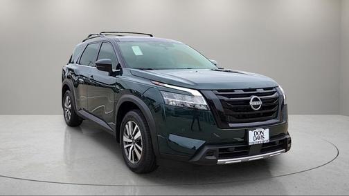 2024 Nissan Pathfinder SL