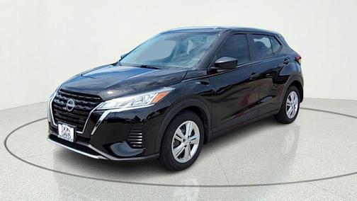 Super Black 2024 Nissan Kicks S
