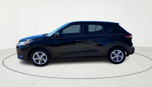 Super Black 2022 Nissan Kicks S