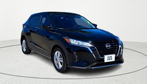 Super Black 2022 Nissan Kicks S