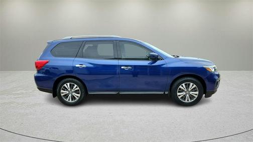 2017 Nissan Pathfinder SL