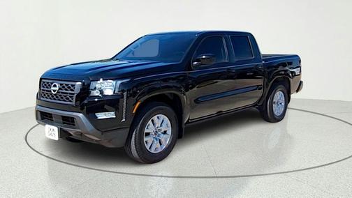 Black 2024 Nissan Frontier SV