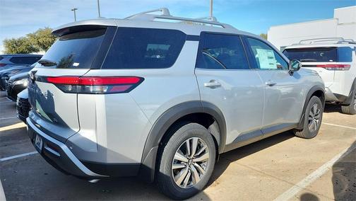 2025 Nissan Pathfinder SL