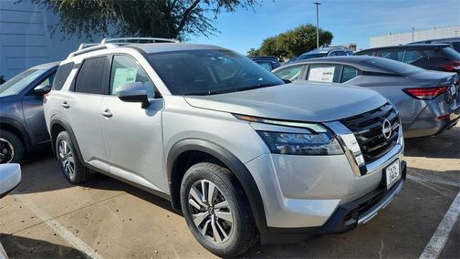 2025 Nissan Pathfinder SL