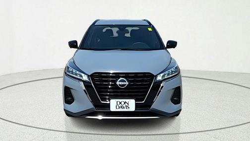 Boulder Gray Metallic 2024 Nissan Kicks SR