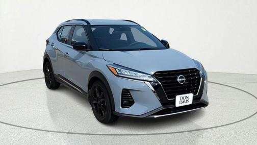 Boulder Gray Metallic 2024 Nissan Kicks SR