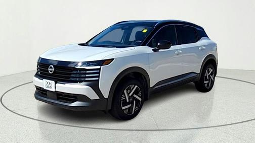 2t Wht Blk Roof 2026 Nissan Kicks SV