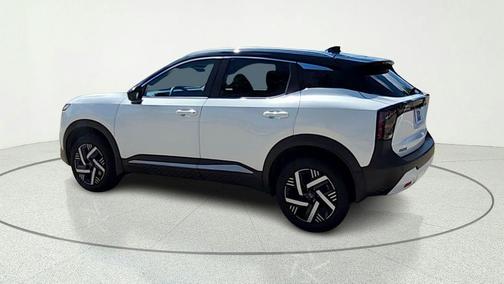 2t Wht Blk Roof 2026 Nissan Kicks SV