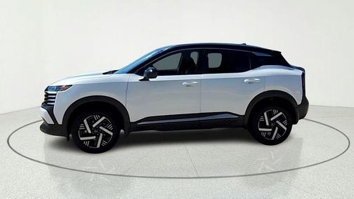 2t Wht Blk Roof 2026 Nissan Kicks SV