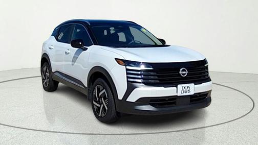 2t Wht Blk Roof 2026 Nissan Kicks SV