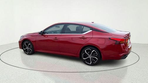 Scarlet Ember 2024 Nissan Altima 2.5 SR