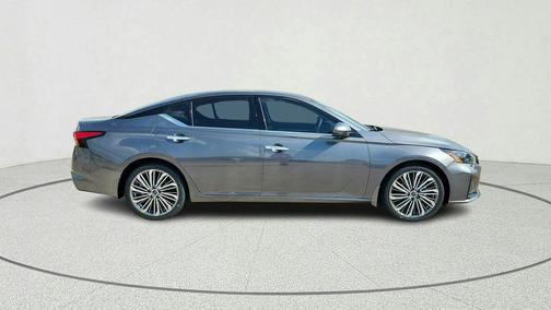 Gun Metallic 2025 Nissan Altima SL