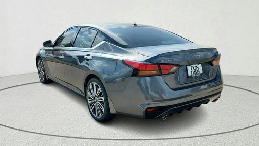 Gun Metallic 2025 Nissan Altima SL