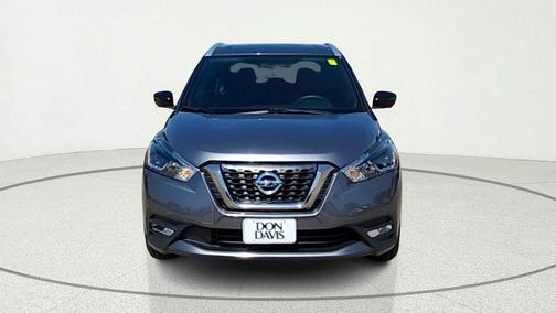 Gun Metallic 2018 Nissan Kicks SR