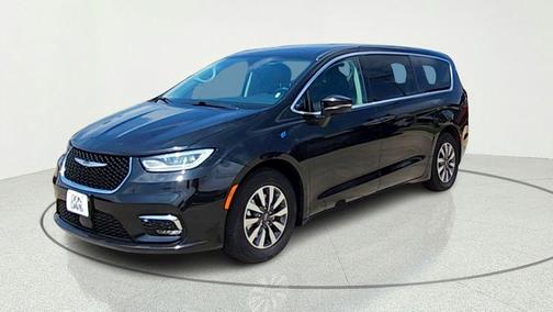 Brilliant Black Crystal Pearlcoat 2023 Chrysler Pacifica Hybrid Touring L