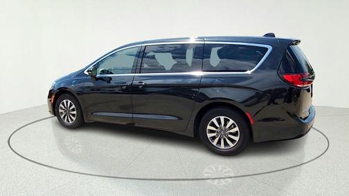 Brilliant Black Crystal Pearlcoat 2023 Chrysler Pacifica Hybrid Touring L