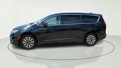Brilliant Black Crystal Pearlcoat 2023 Chrysler Pacifica Hybrid Touring L