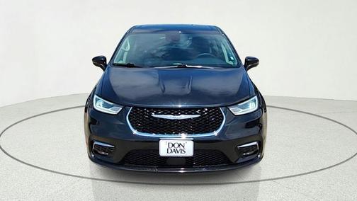 Brilliant Black Crystal Pearlcoat 2023 Chrysler Pacifica Hybrid Touring L