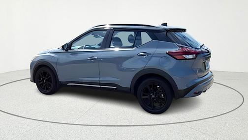 2 Tone Gray / Black 2023 Nissan Kicks SR