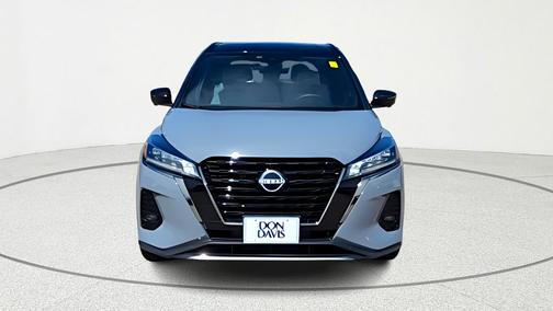 2 Tone Gray / Black 2023 Nissan Kicks SR