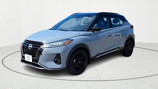 2 Tone Gray / Black 2023 Nissan Kicks SR