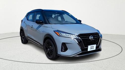 2 Tone Gray / Black 2023 Nissan Kicks SR