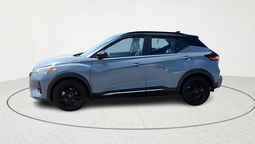 2 Tone Gray / Black 2023 Nissan Kicks SR