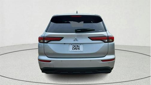 2024 Mitsubishi Outlander ES