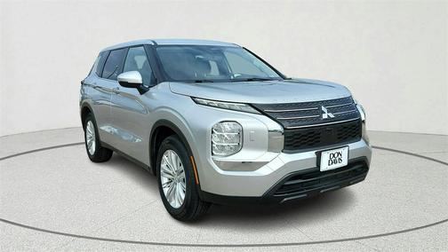 2024 Mitsubishi Outlander ES