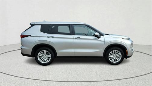 2024 Mitsubishi Outlander ES