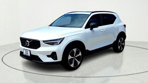 White 2023 Volvo XC40 B4 Ultimate Dark Theme