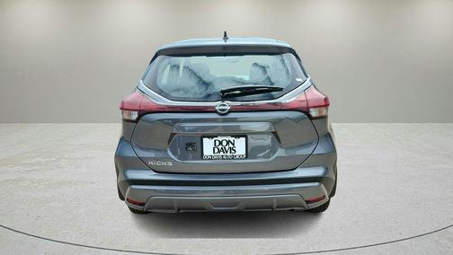 Gun Metallic 2025 Nissan Kicks Play S