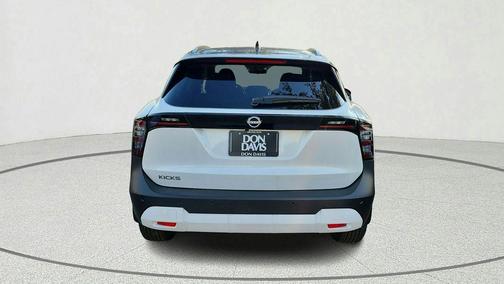 2t Wht Blk Roof 2026 Nissan Kicks SV