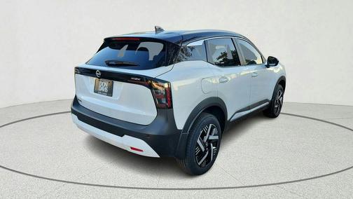 2t Wht Blk Roof 2026 Nissan Kicks SV