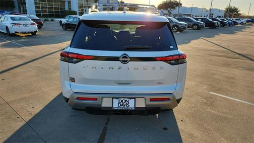 2025 Nissan Pathfinder SL