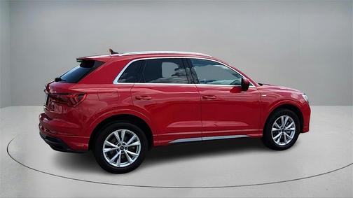 2022 Audi Q3 45 S line Premium