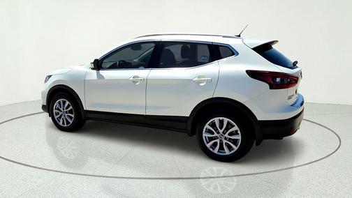 White 2022 Nissan Rogue Sport SV
