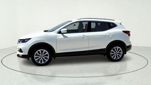 White 2022 Nissan Rogue Sport SV