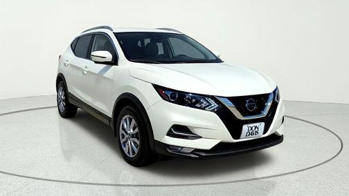 White 2022 Nissan Rogue Sport SV