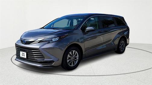 2024 Toyota Sienna LE