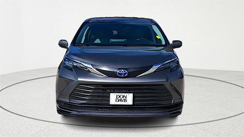 2024 Toyota Sienna LE