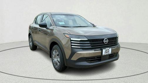 Canyon Bronze M 2026 Nissan Kicks S