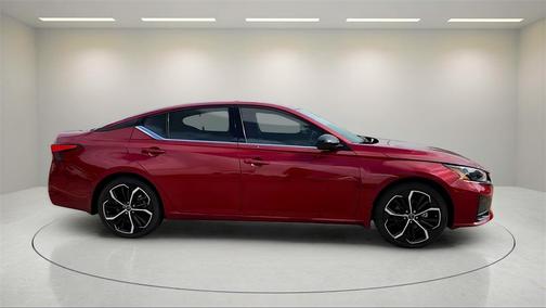 2025 Nissan Altima SR