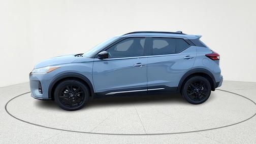 2022 Nissan Kicks SR