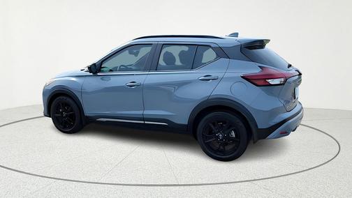 2022 Nissan Kicks SR