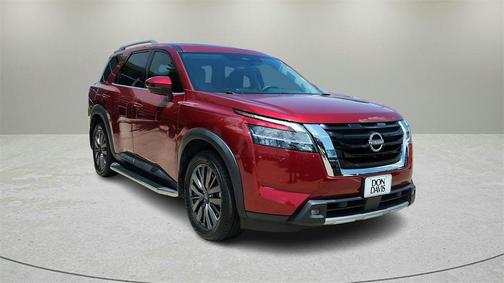 2022 Nissan Pathfinder SL