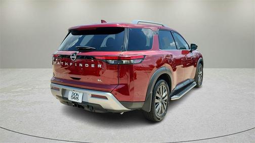 2022 Nissan Pathfinder SL