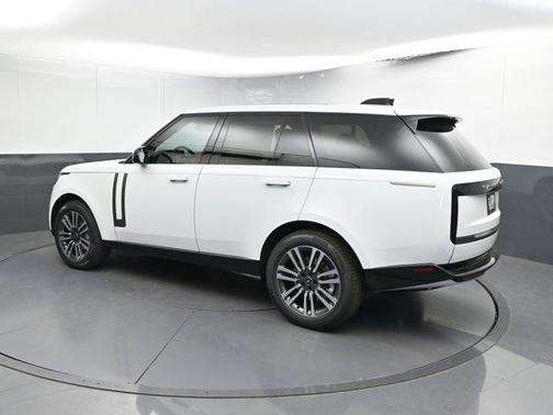2025 Land Rover Range Rover P530 SE
