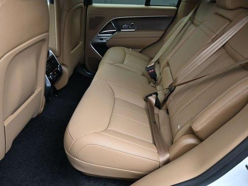 2025 Land Rover Range Rover P530 SE